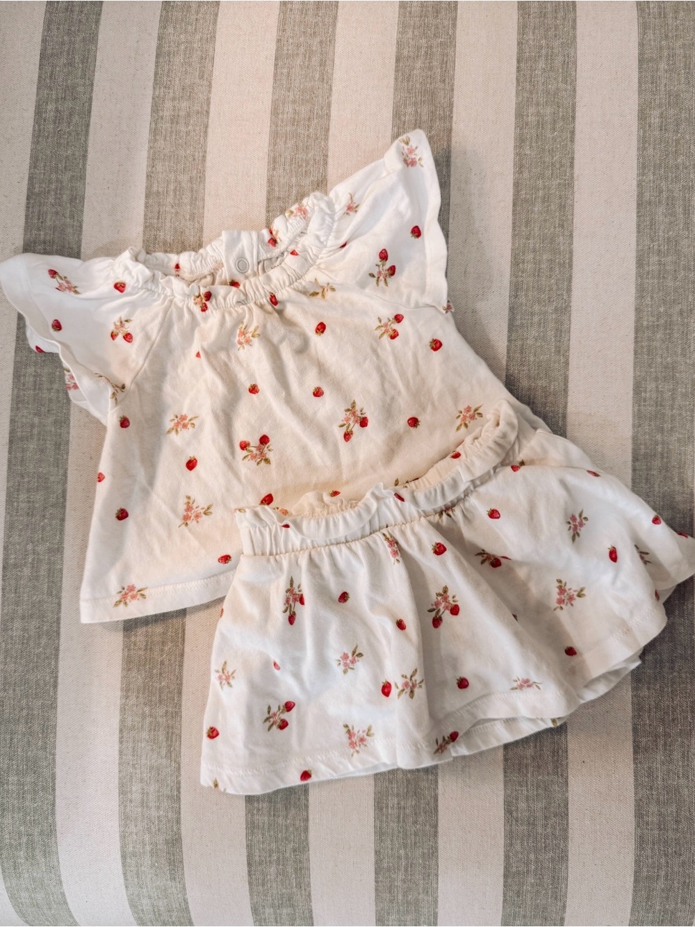 Nordstrom White Baby Two-Piece Set with Red Strawberry Print 3M